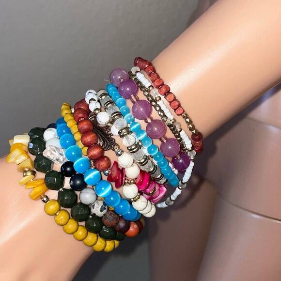 Women's bracelets lot of 12 stretch beaded & a pair of sea shell earrings - Picture 2 of 3